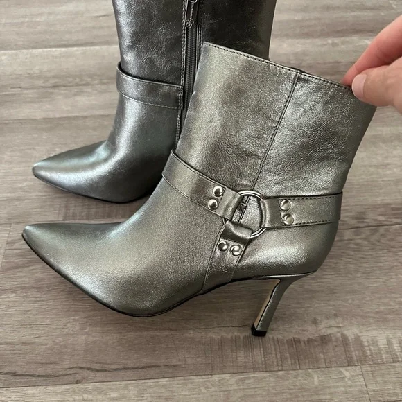 New Jessica Simpson Women’s Studded Pointed Toe Heel Ankle Boots Gray Size 8.5 - Picture 2 of 11